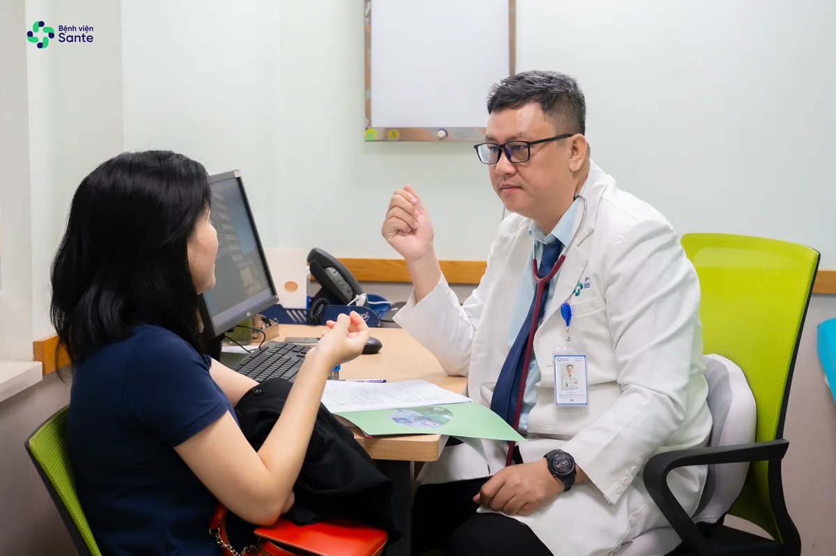 Specialist examination process and vital signs assessment at SANTE Hospital